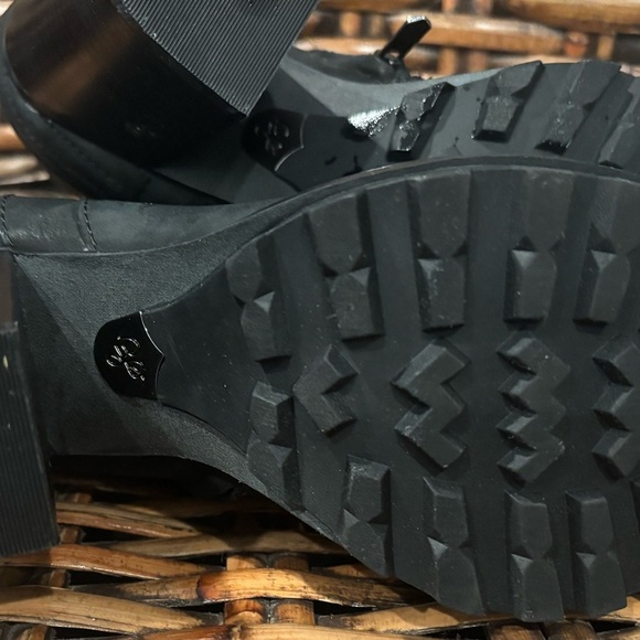 Sam Edelman Ankle Boot Fowler Nubuck Leather Black
US 6.5. Excellent condition! - Picture 10 of 13